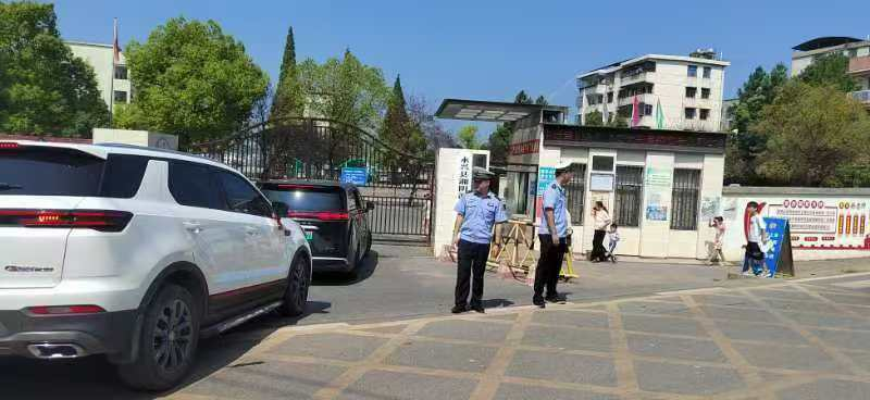 永兴县湘阴渡街道：开学日为学生出行安全保驾护航