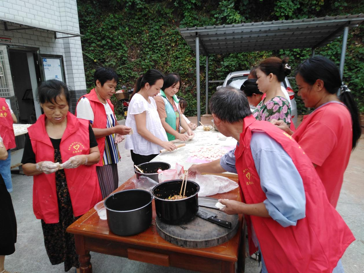 永興縣高亭司鎮(zhèn)：開(kāi)展“月圓餃子香·濃濃敬老情”活動(dòng)