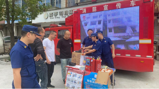 永兴县高亭司镇：摆摊设点送“安全”，消防宣传零距离