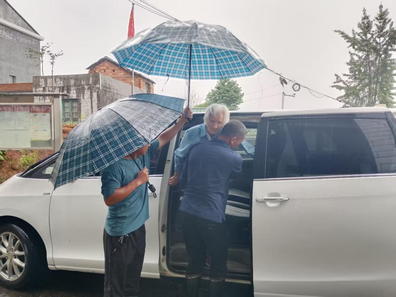 永兴县高亭司镇：启动防汛分级转移机制，守牢群众安全“生命线”