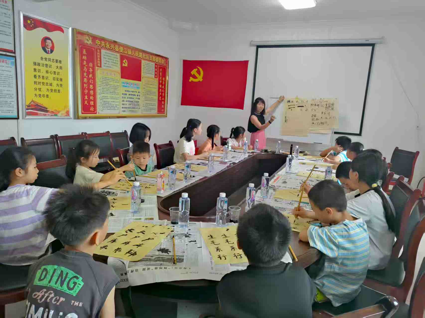 永兴县便江街道人民路社区开展“情牵留守·爱暖童心”关爱活动，为孩子们暑期生活增添一抹亮丽色彩