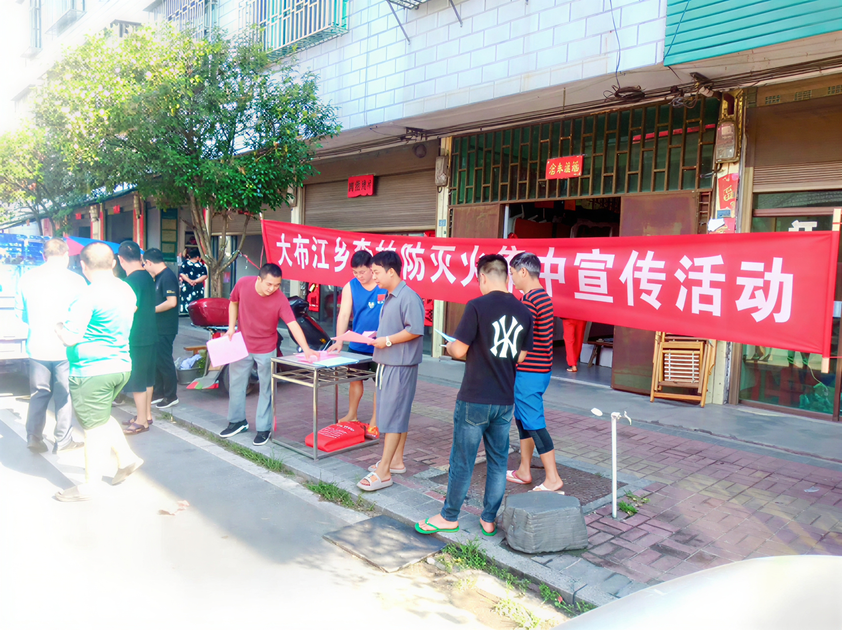 永兴县大布江乡：借“赶集”东风 吹响秋冬森林防火“集结号”