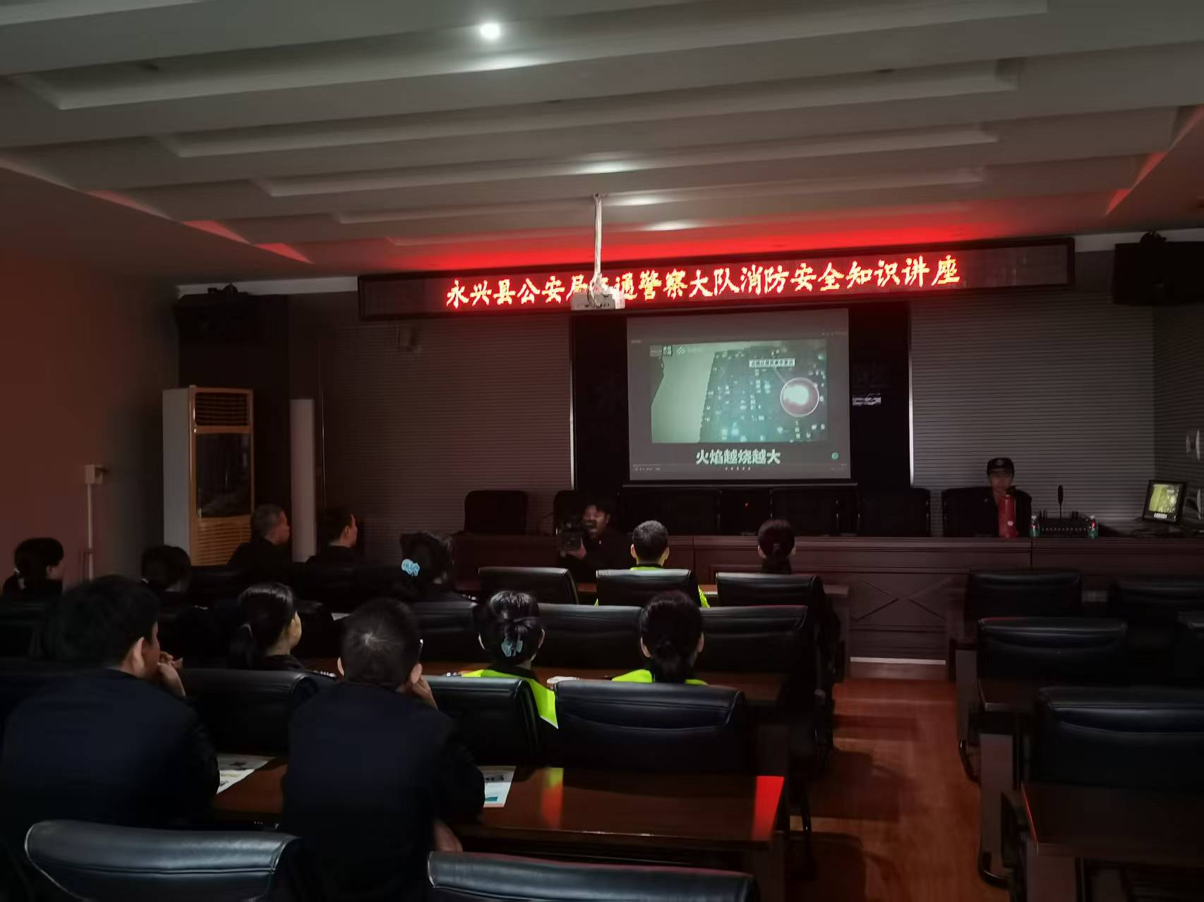 永兴交警大队：开展消防安全宣传活动 筑牢安全“防火墙”