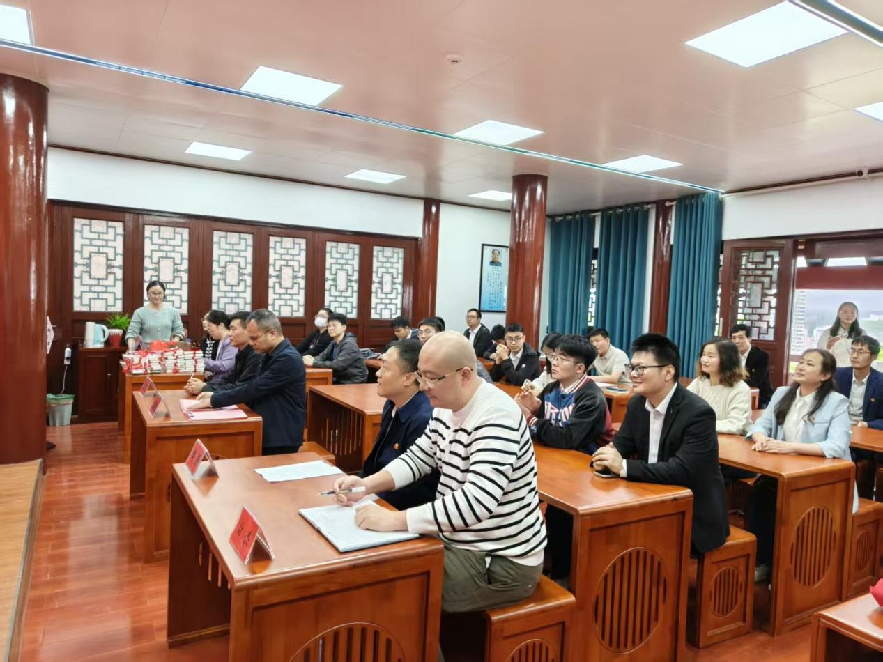 永兴县干劲东路社区：开展“以书为媒·以读会友·共赴五四芳华”读书分享会